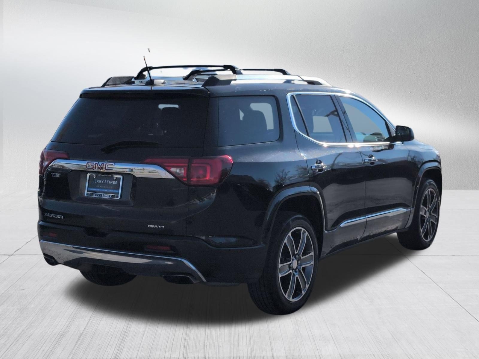 Used 2017 GMC Acadia Denali w/ Technology Package image 5