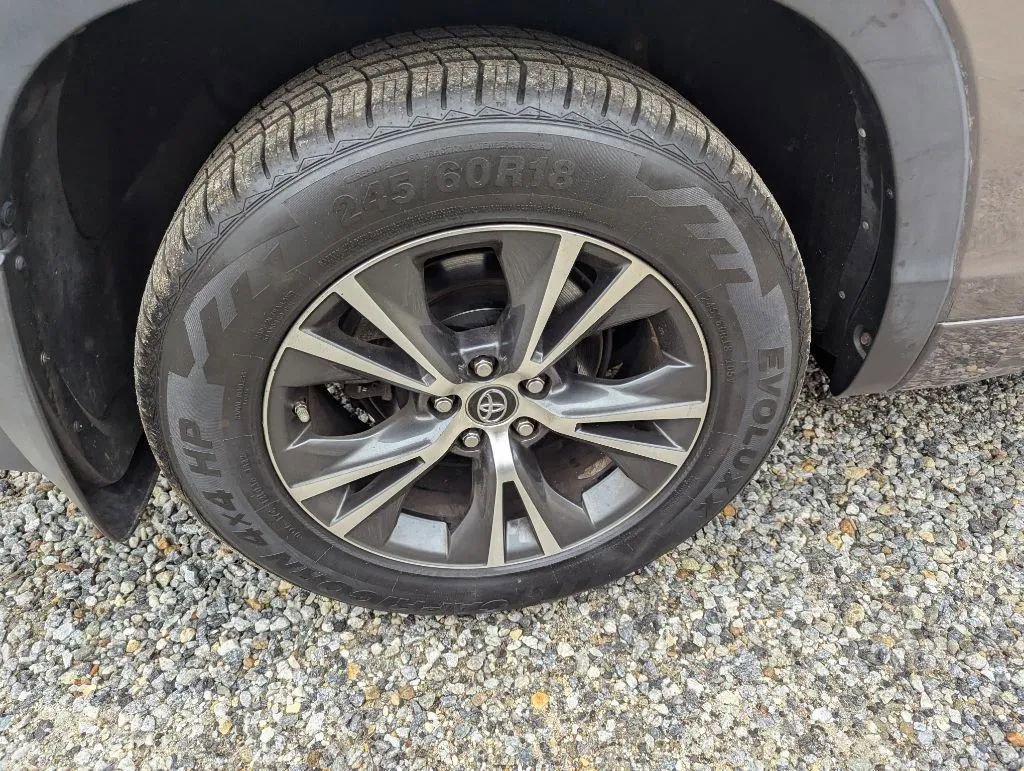 Used 2017 Toyota Highlander Plus AWD/4WD image 27