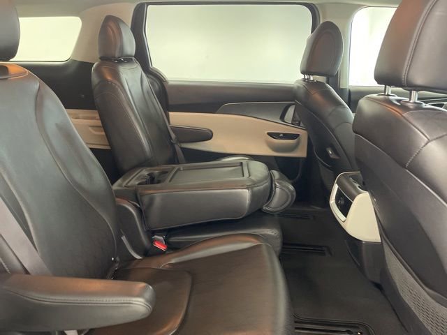 Used 2024 Kia Carnival LX image 30