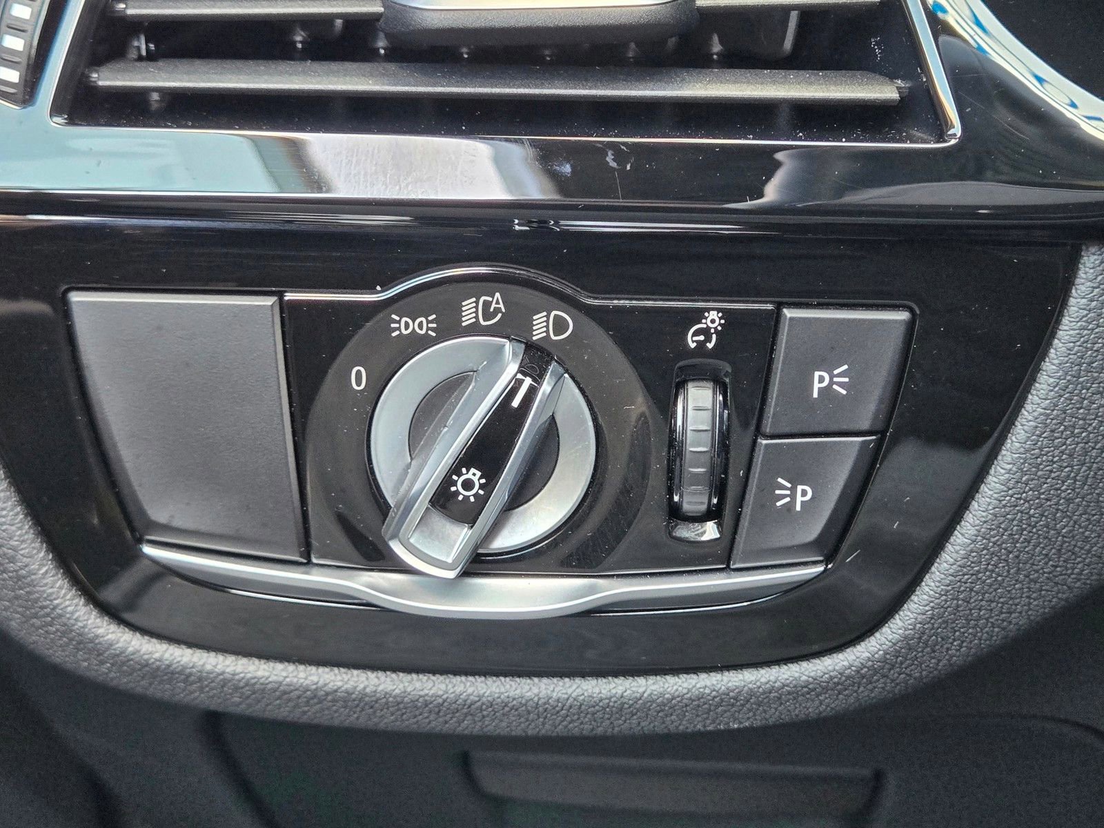 Used 2023 BMW 530i w/ Premium Package image 24