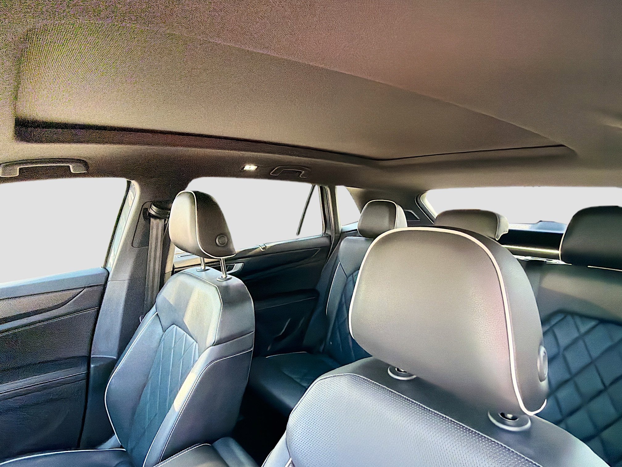 Used 2024 Volkswagen Atlas Cross Sport SEL Premium R-Line image 26