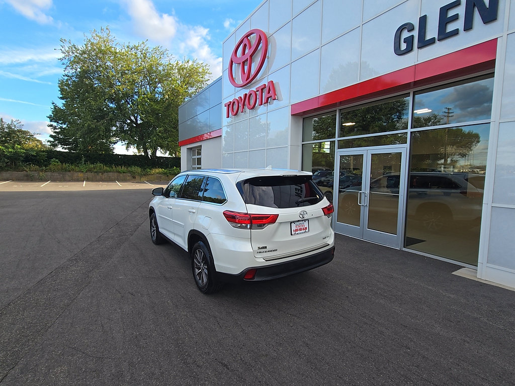 Certified 2019 Toyota Highlander XLE AWD/4WD image 4