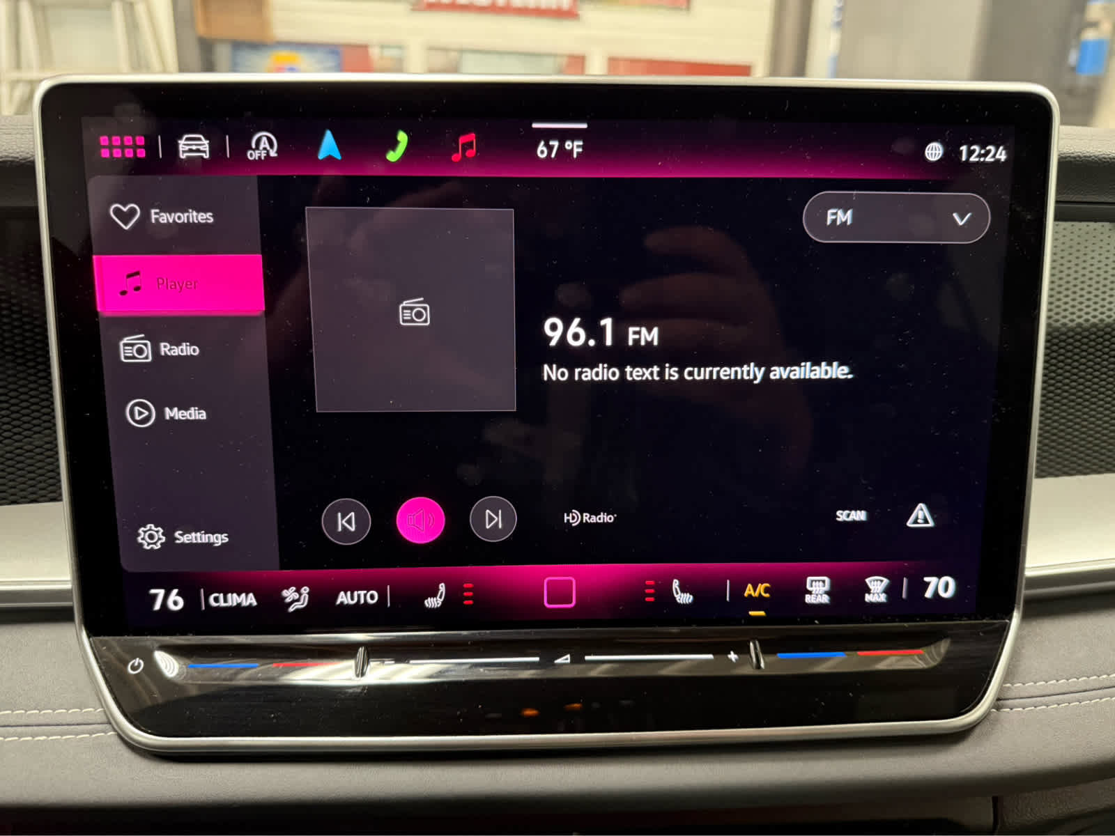 Used 2025 Volkswagen Tiguan SE R-Line AWD/4WD image 13