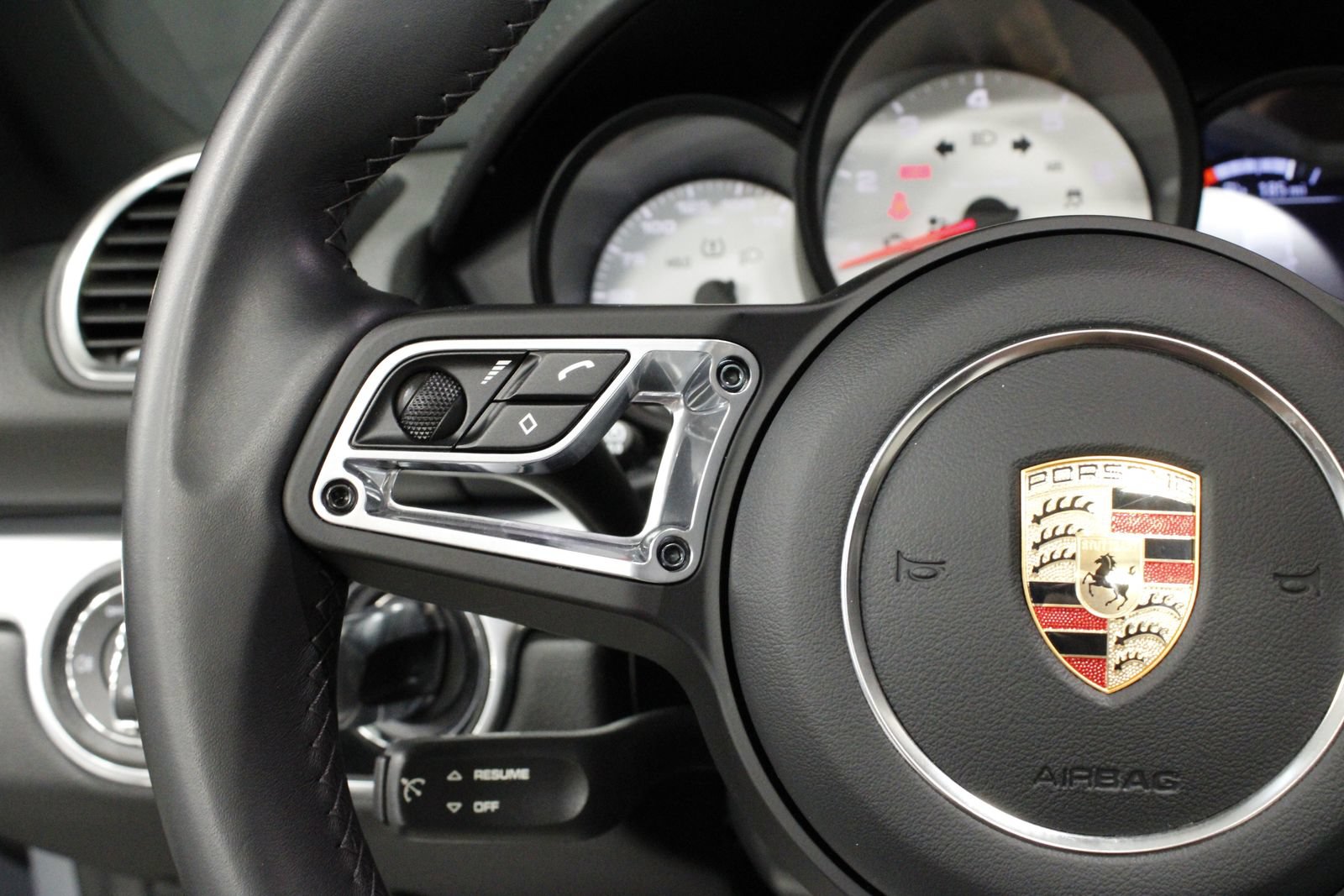 Certified 2024 Porsche 718 Boxster RWD image 23