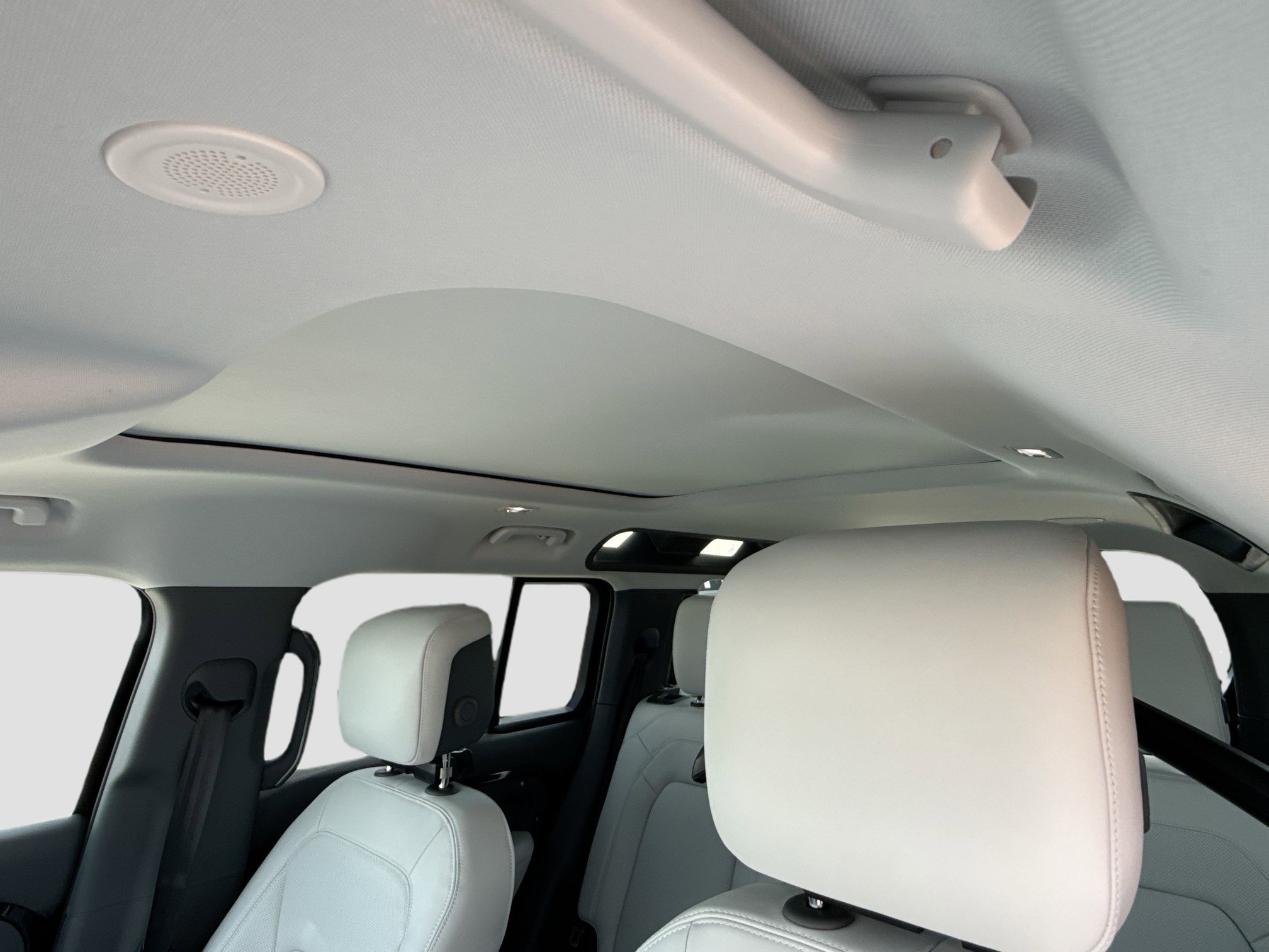 New 2026 Land Rover Defender 110 X-Dynamic SE image 27