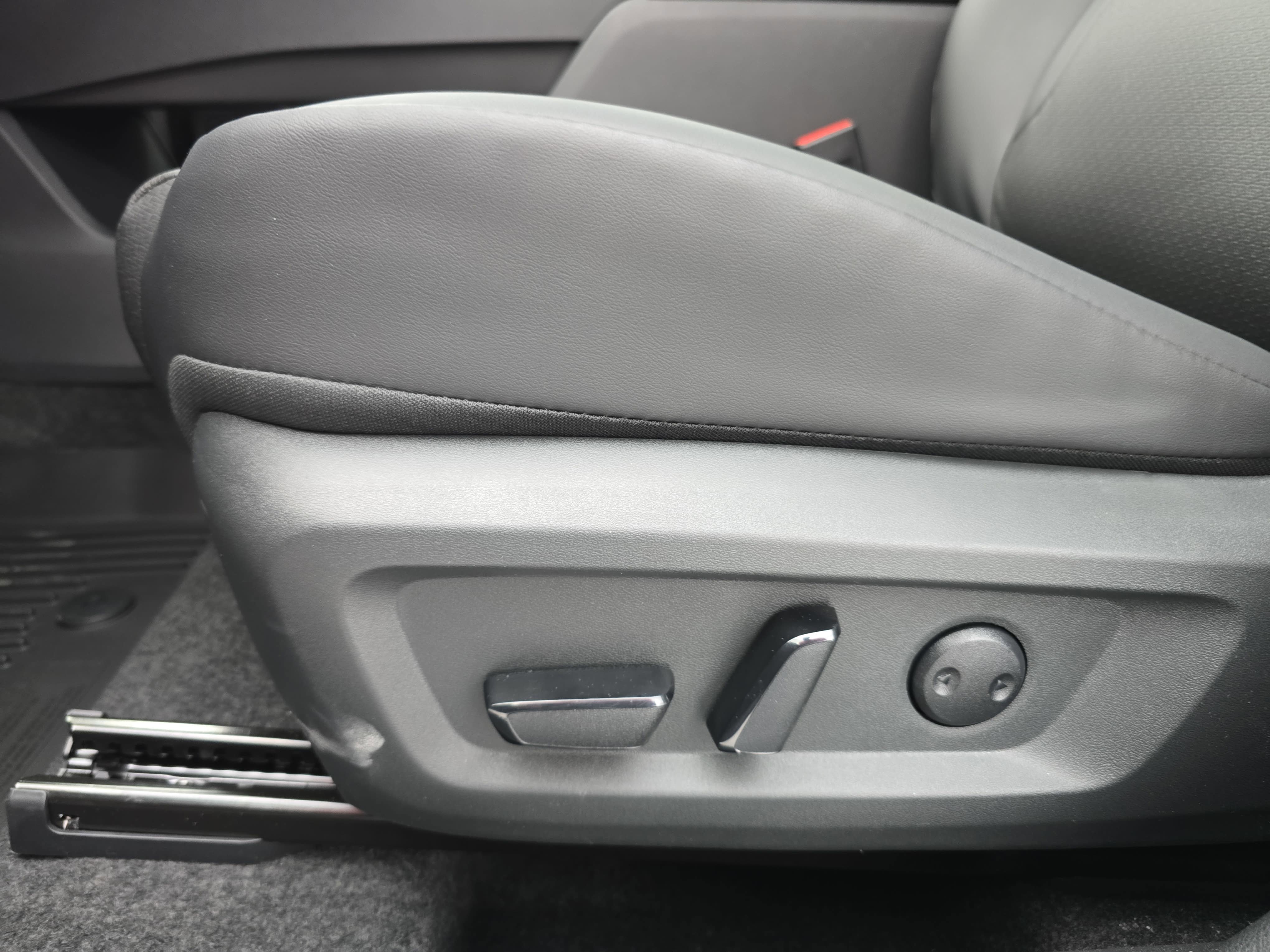 New 2026 Nissan Rogue SV FWD image 28