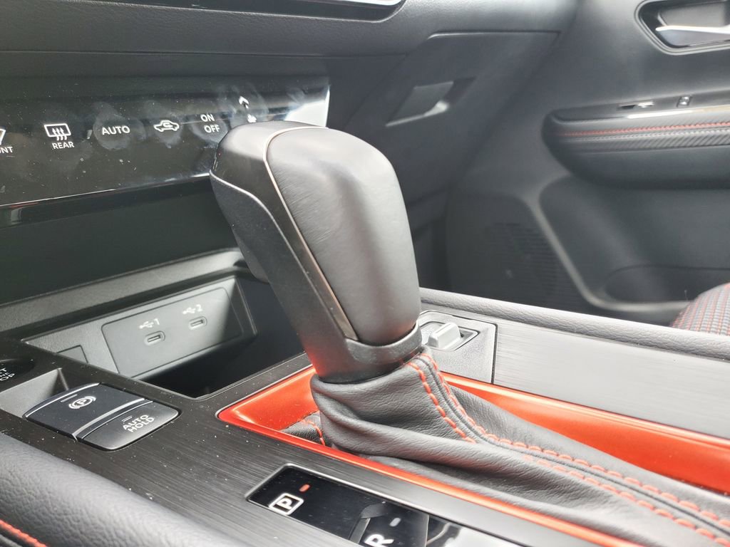 Used 2025 Nissan Kicks SR AWD/4WD image 29