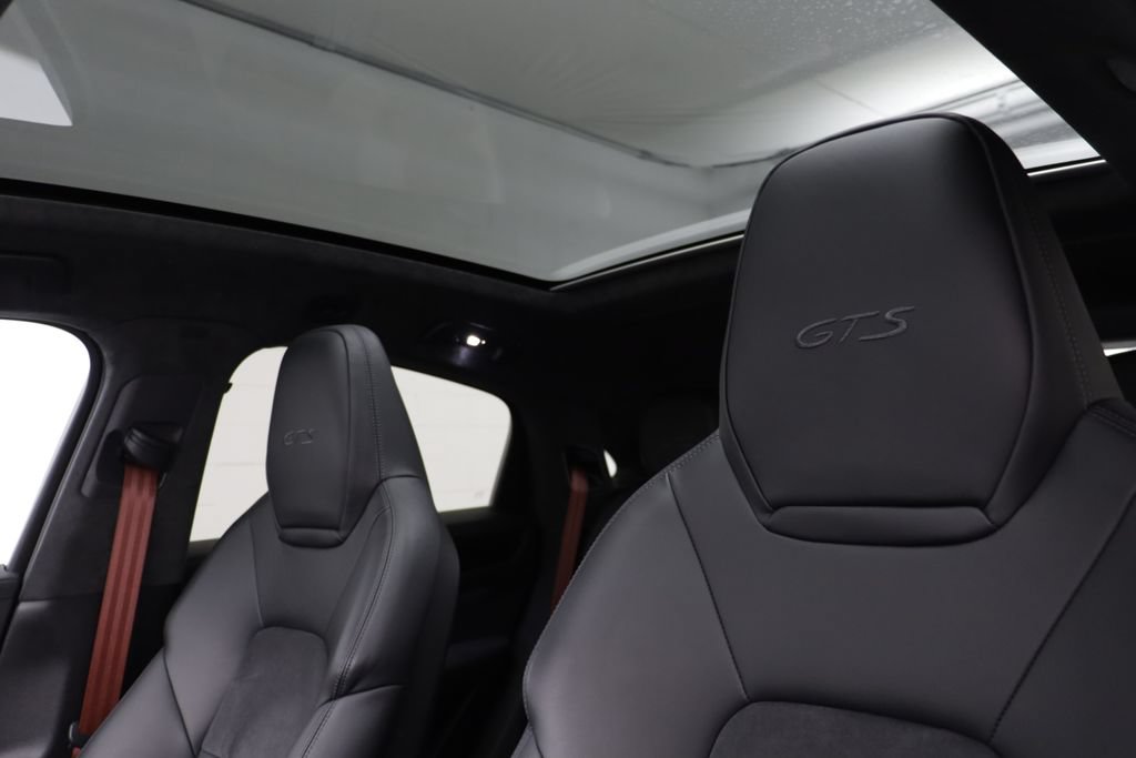 Used 2023 Porsche Cayenne GTS w/ Premium Package AWD/4WD image 12