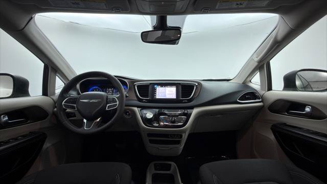 Used 2023 Chrysler Voyager LX FWD image 23
