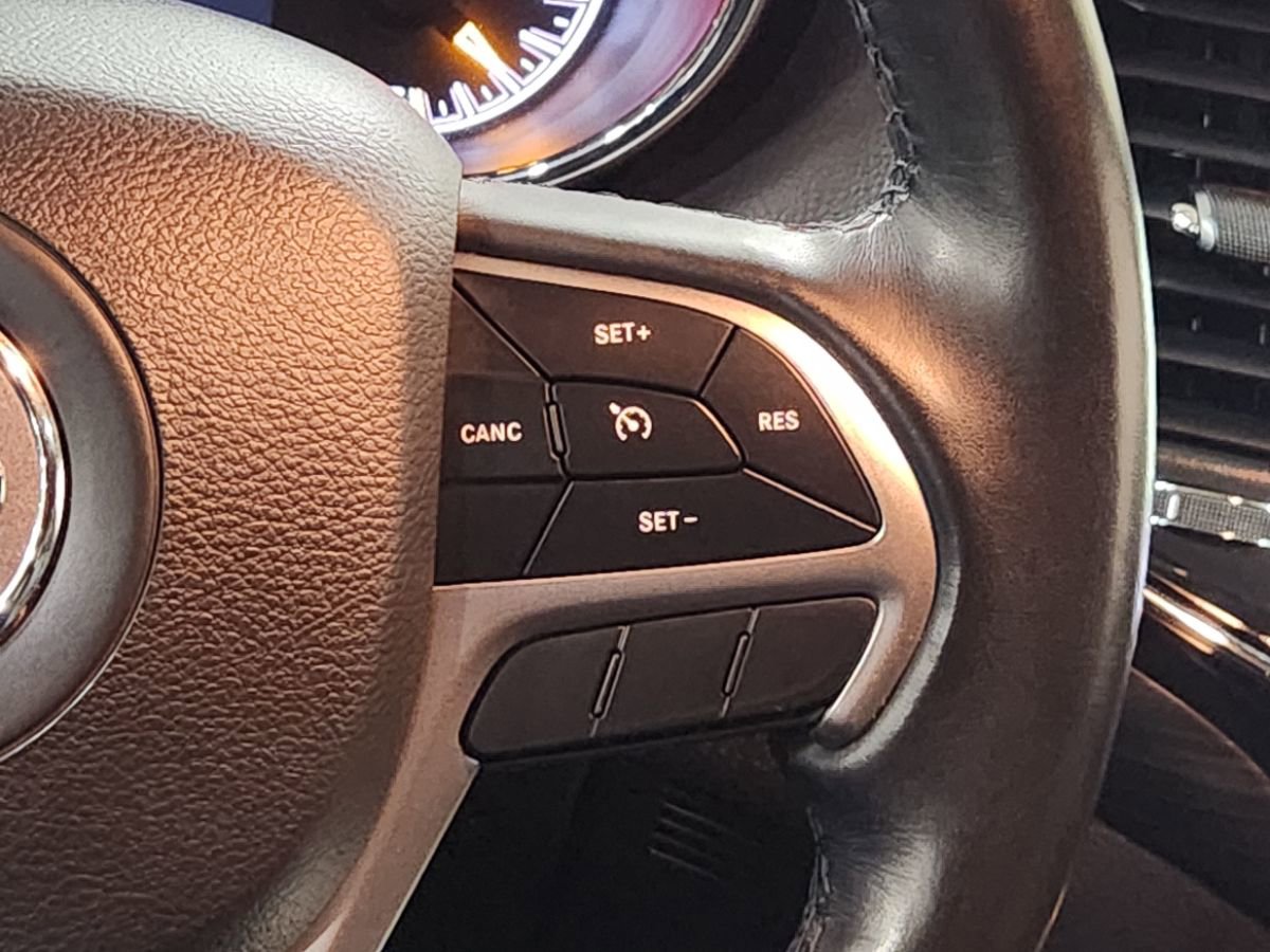 Used 2020 Jeep Grand Cherokee Altitude AWD/4WD image 44