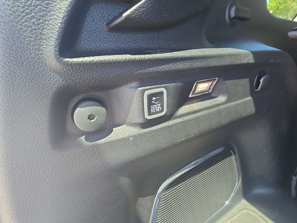 Used 2021 Jeep Grand Cherokee L Limited RWD image 34