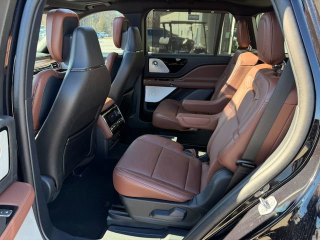 Used 2025 Lincoln Aviator Reserve w/ Equipment Group 201A image 16