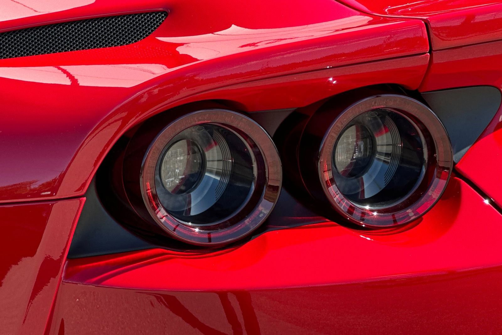 Used 2021 Ferrari 812 GTS RWD image 40