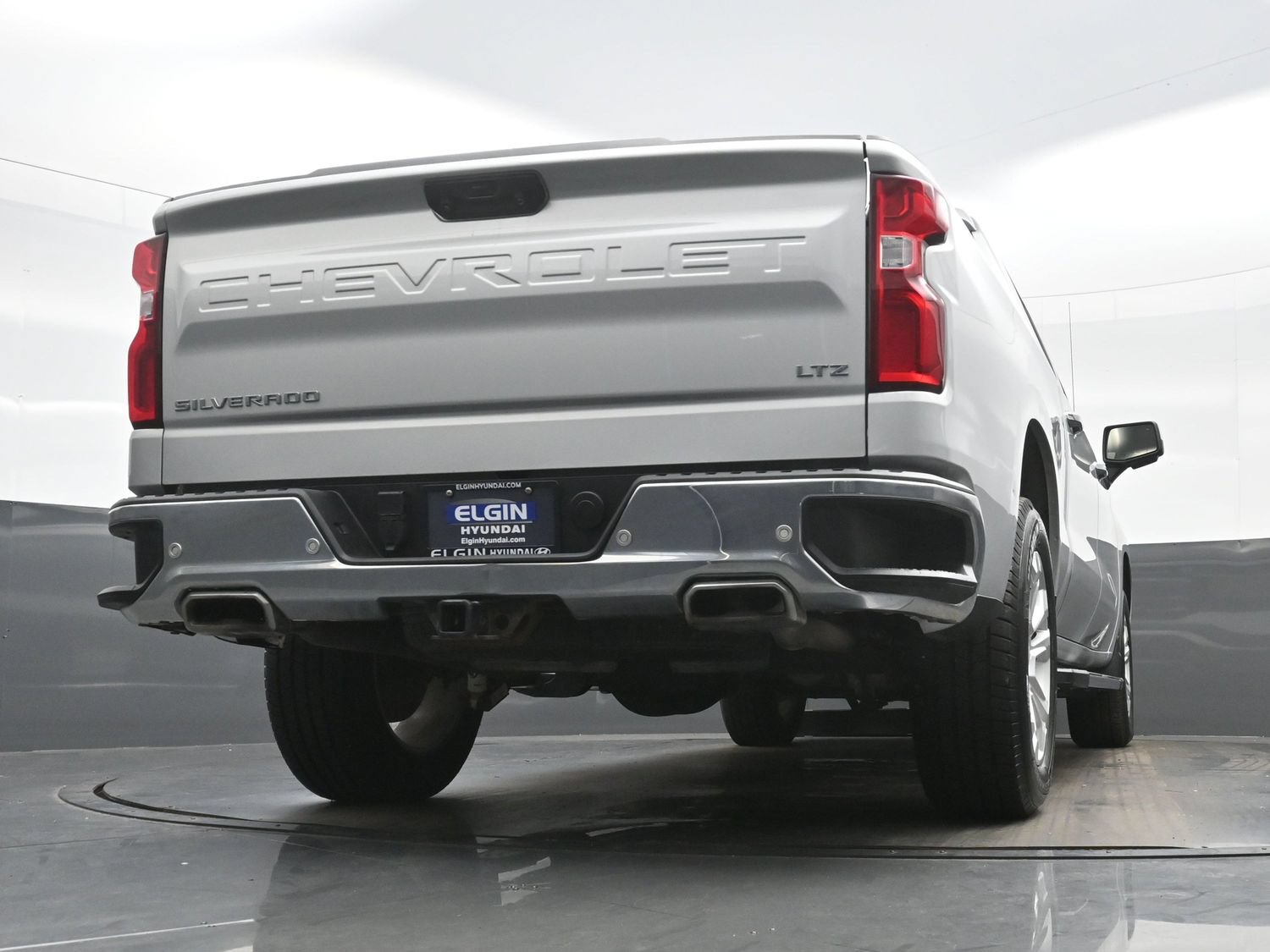 Used 2022 Chevrolet Silverado 1500 LTZ w/ LTZ Premium Package AWD/4WD image 32