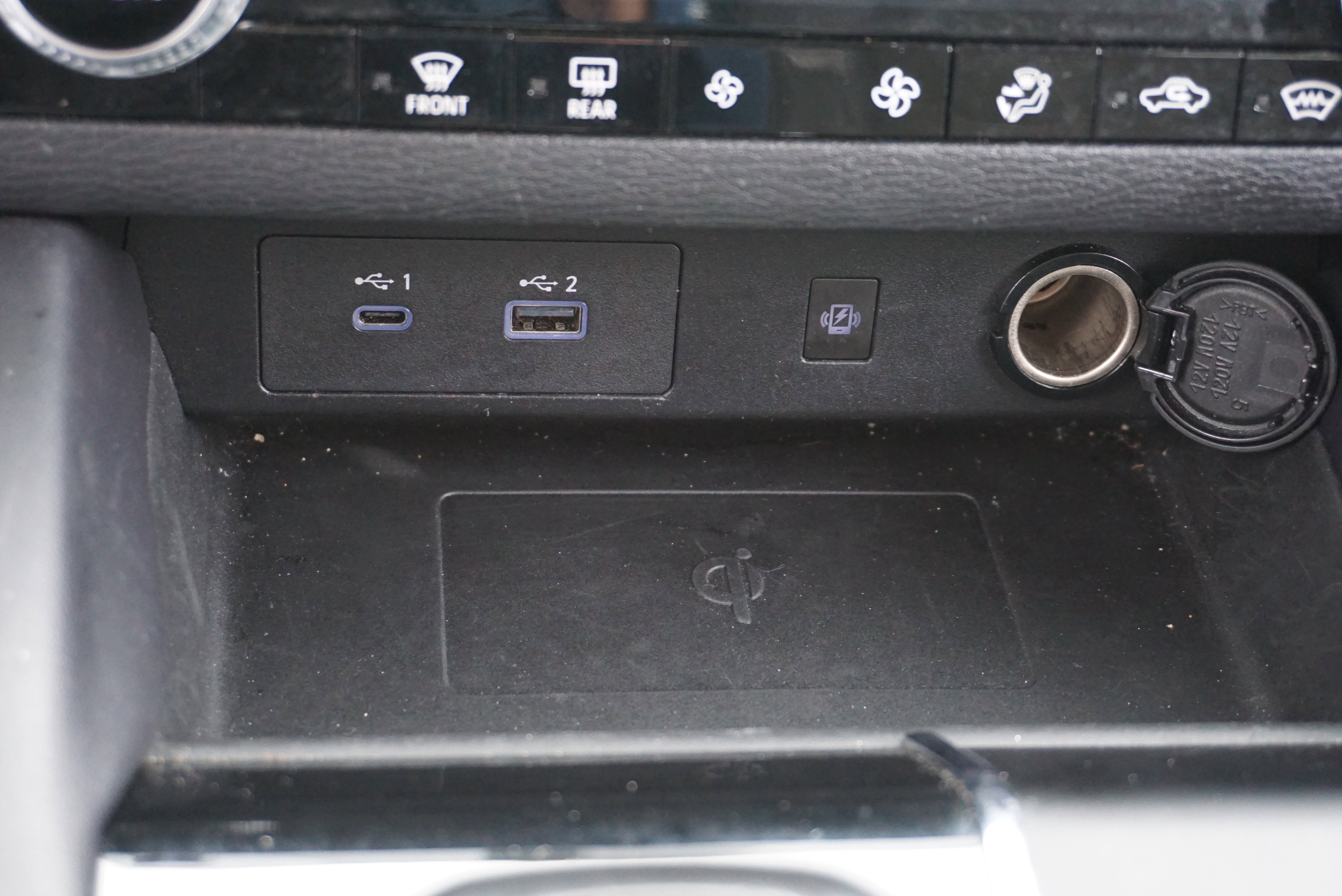 Used 2024 Mitsubishi Outlander SE image 16