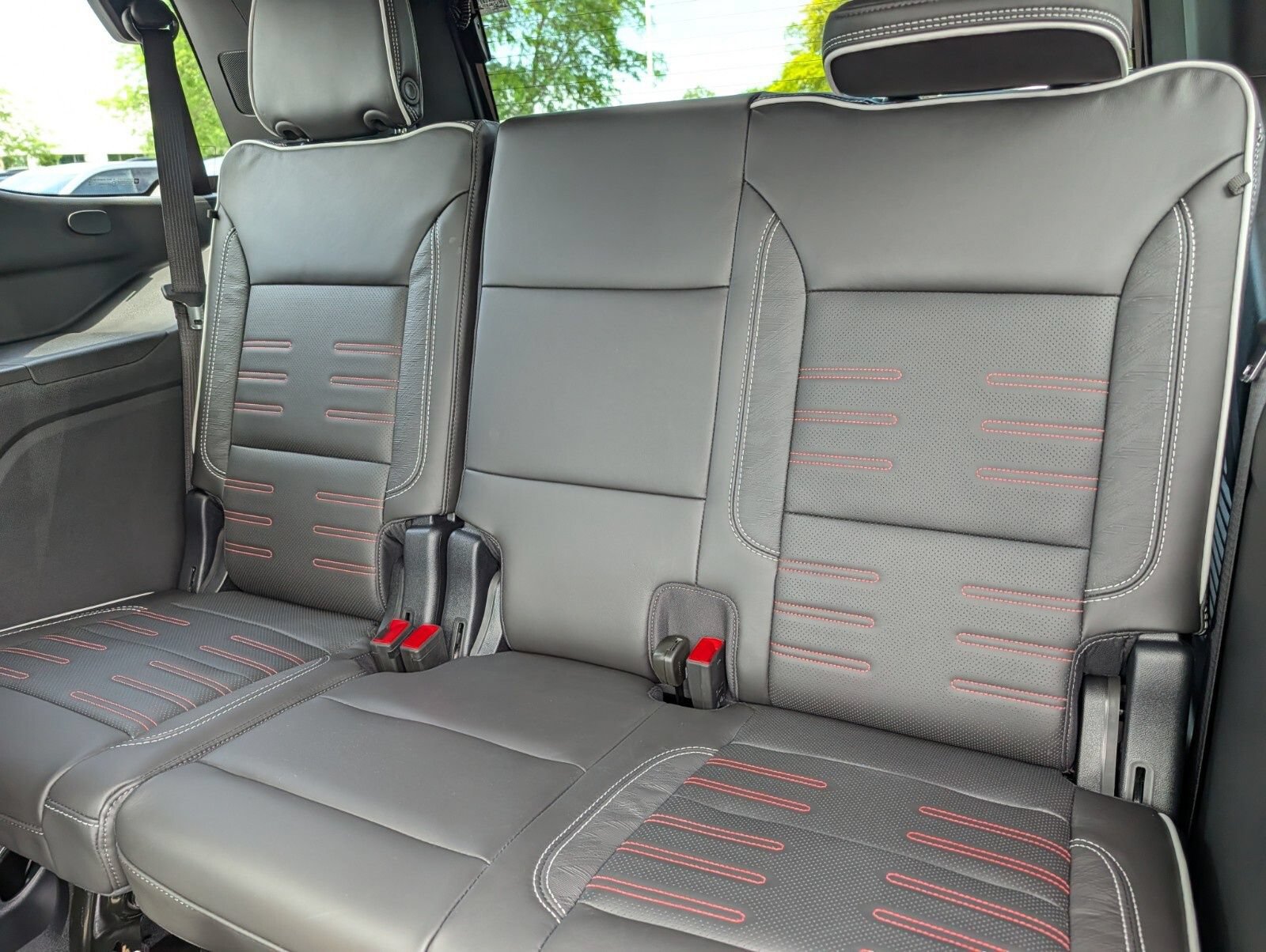 New 2026 GMC Yukon AT4 Ultimate w/ LPO, Floor Liner Package AWD/4WD image 31