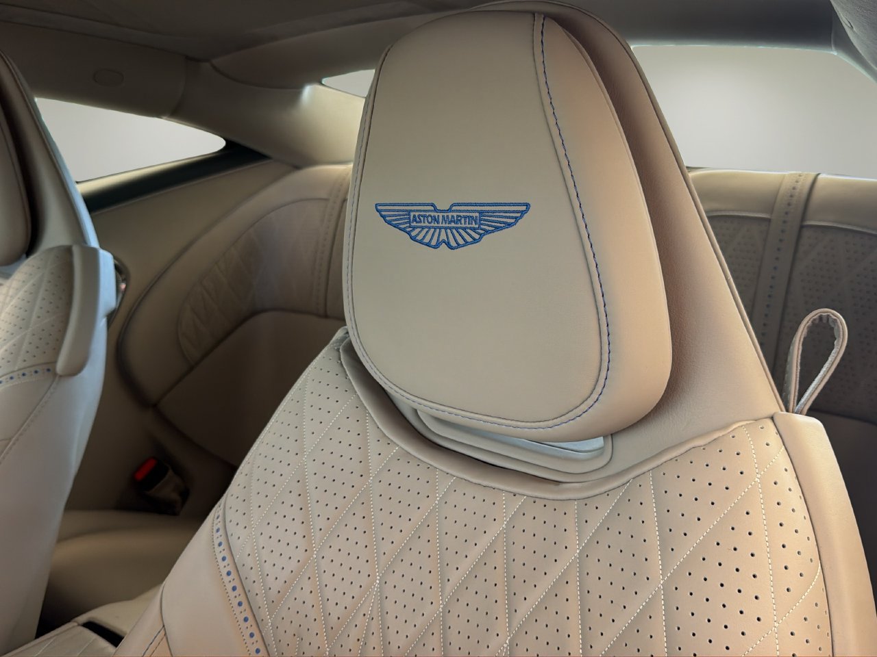 Used 2024 Aston Martin DB12 Coupe RWD image 21