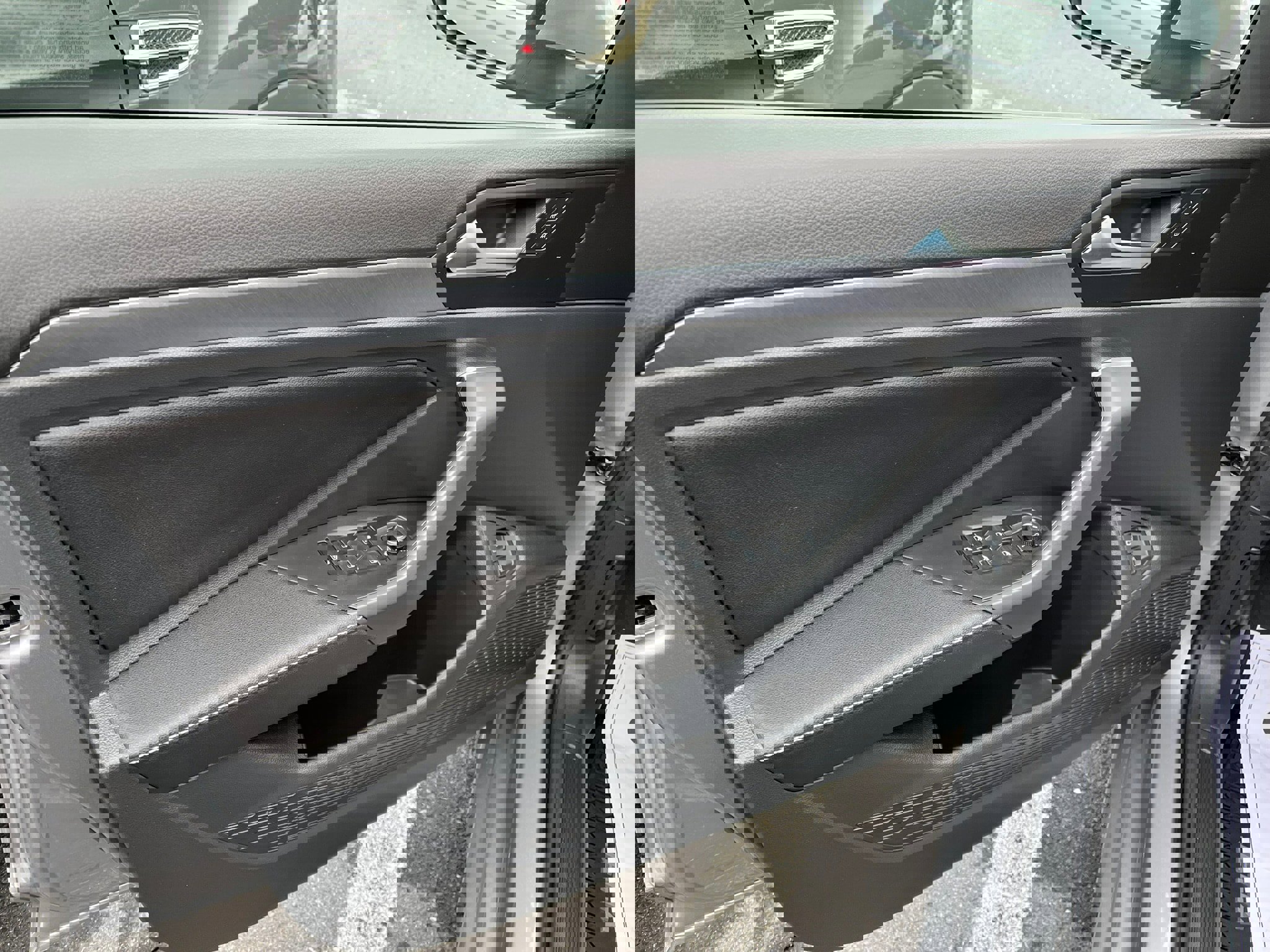 Used 2023 Volkswagen Jetta SE w/ Panoramic Sunroof Package image 16