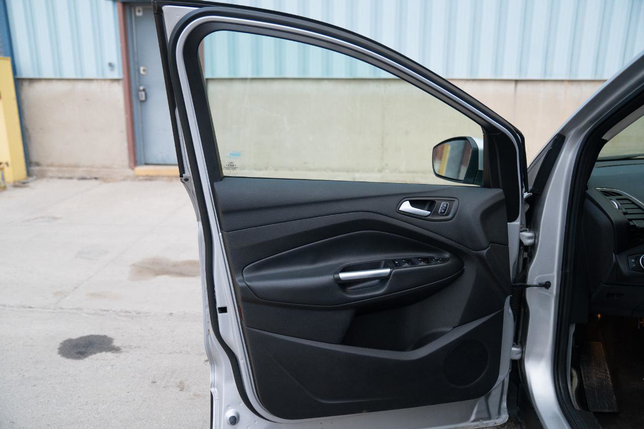 Used 2018 Ford Escape SEL w/ Ford Safe & Smart Package image 19