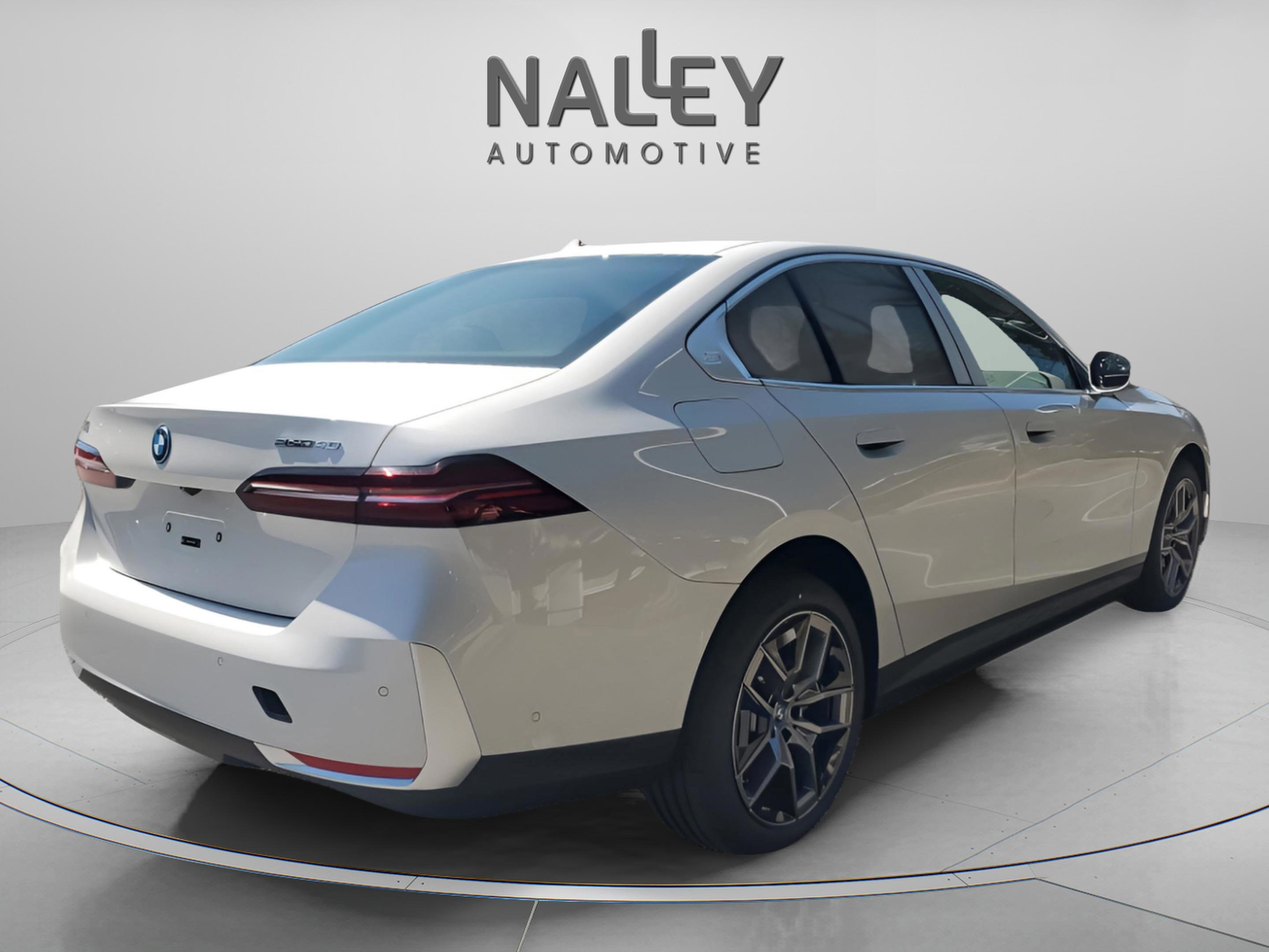 Used 2025 BMW i5 eDrive40i w/ Premium Package image 3