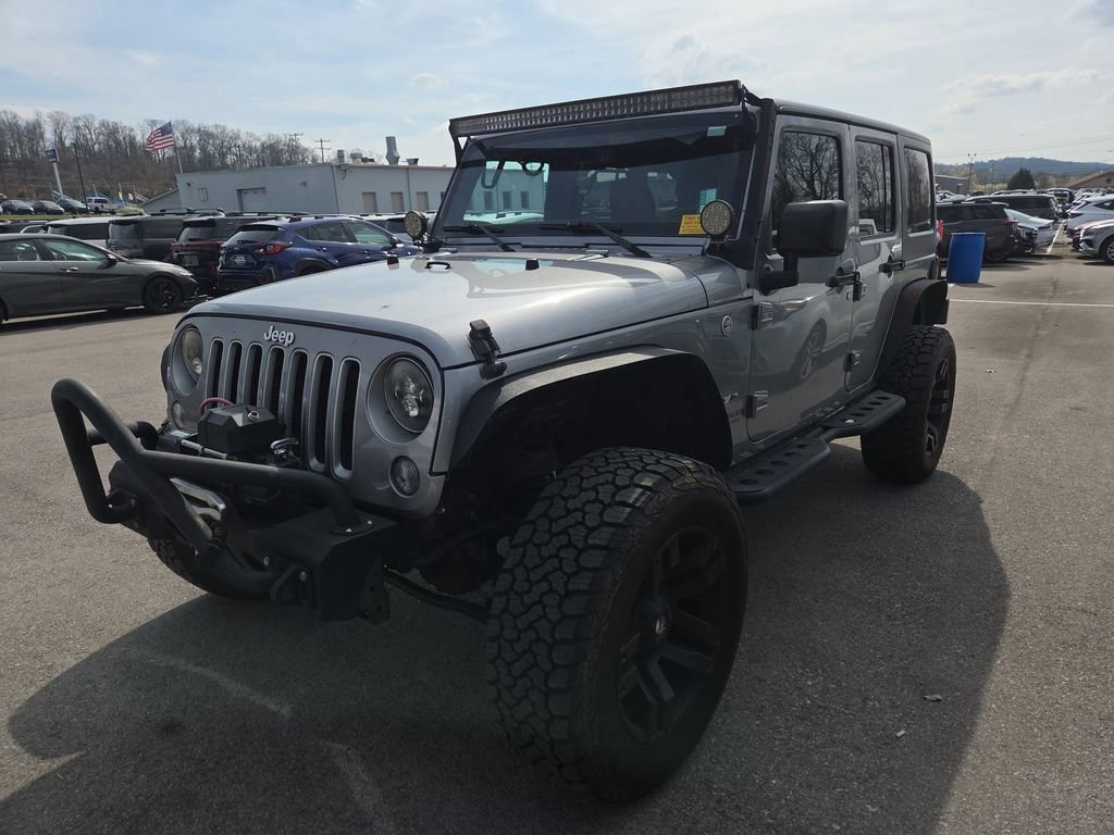 Used 2016 Jeep Wrangler Unlimited Sahara w/ Connectivity Group image 7