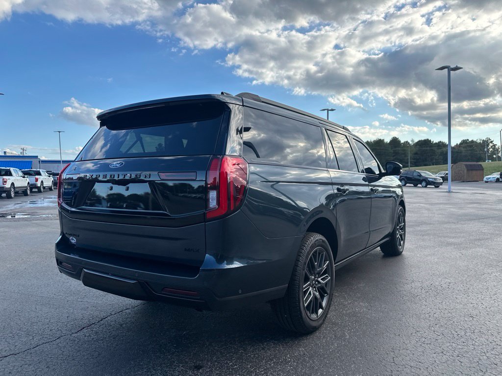 Used 2025 Ford Expedition Max Platinum w/ Stealth Performance Package AWD/4WD image 3