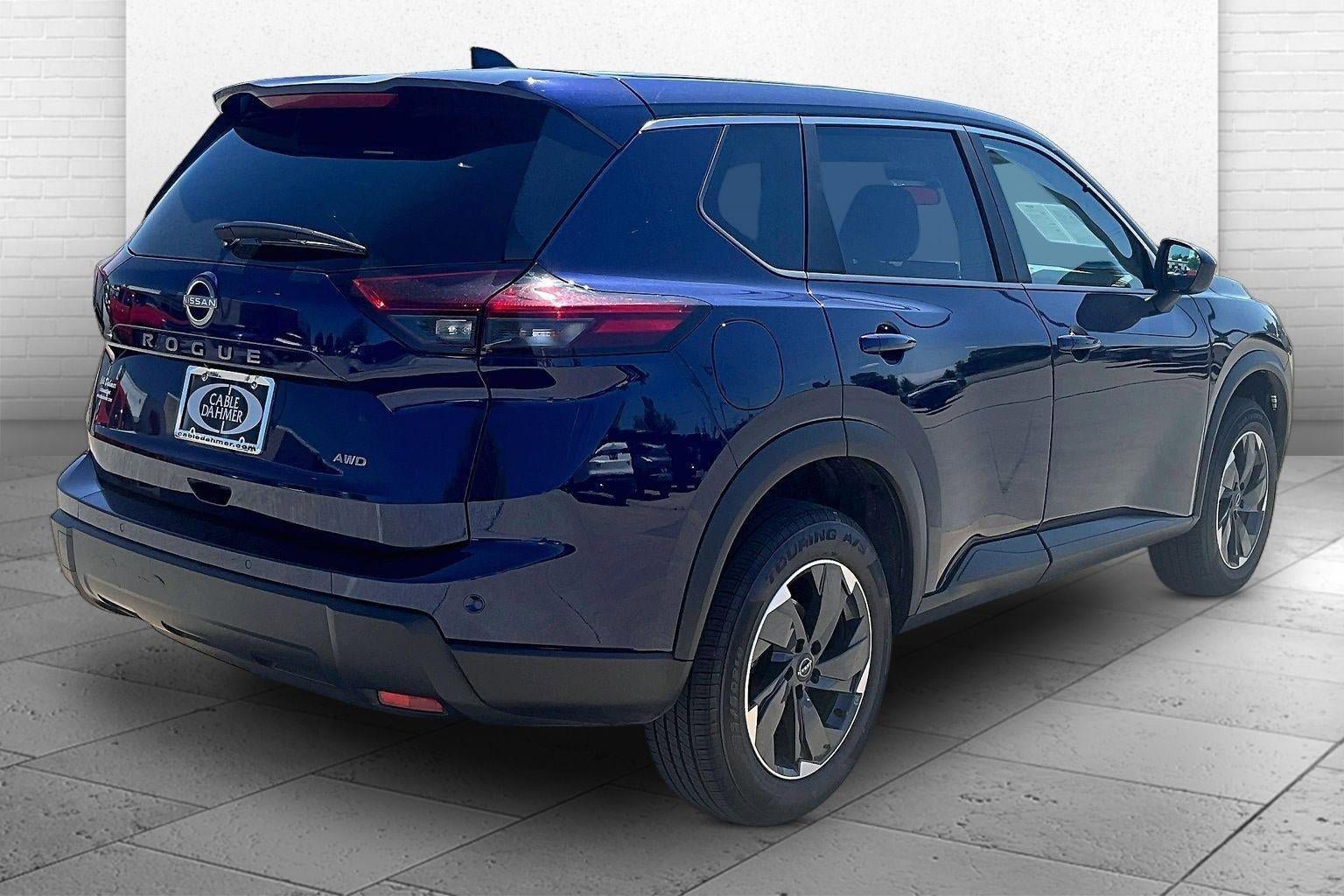 Used 2025 Nissan Rogue SV AWD/4WD image 5