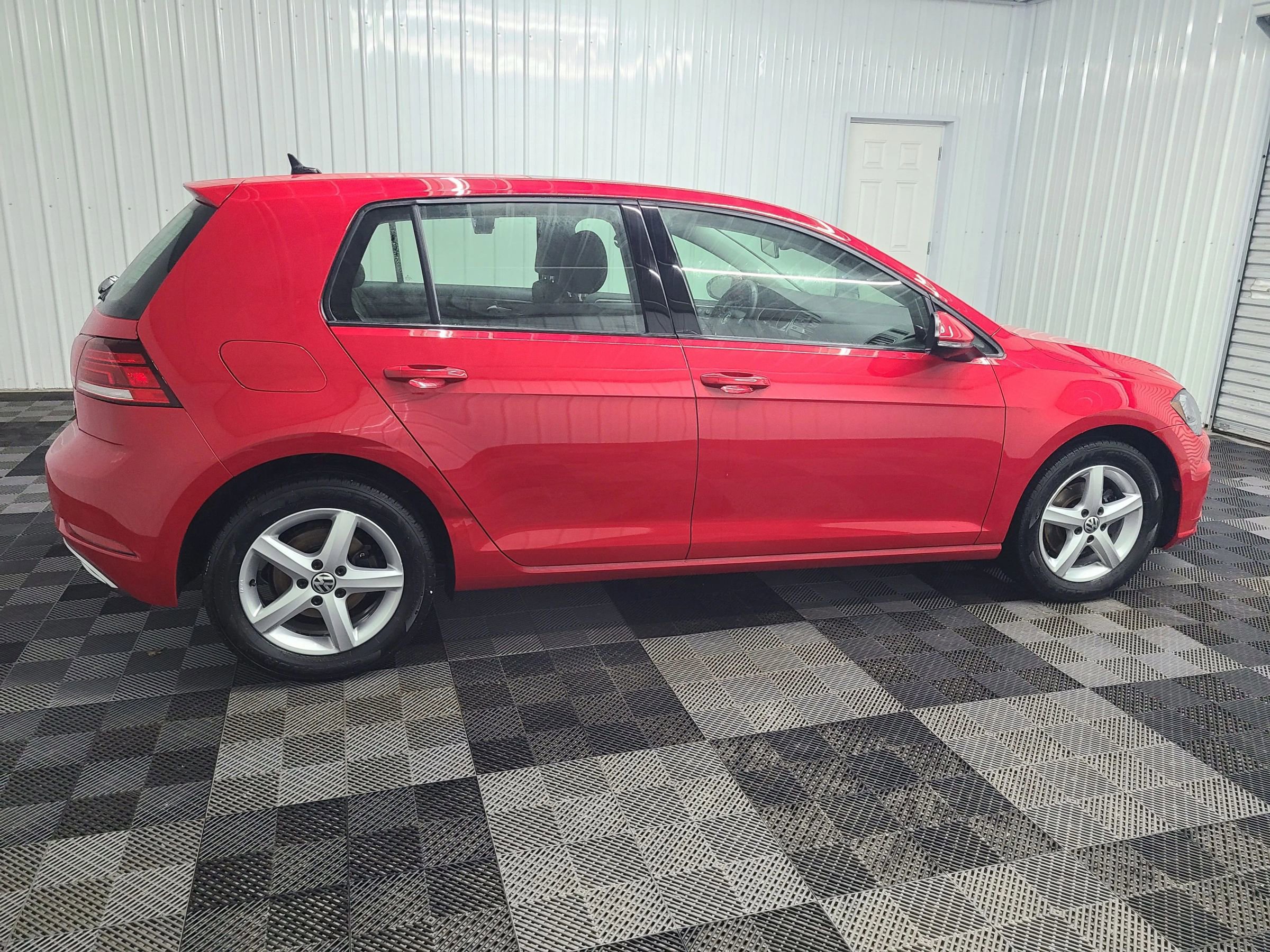 Used 2018 Volkswagen Golf SE image 12