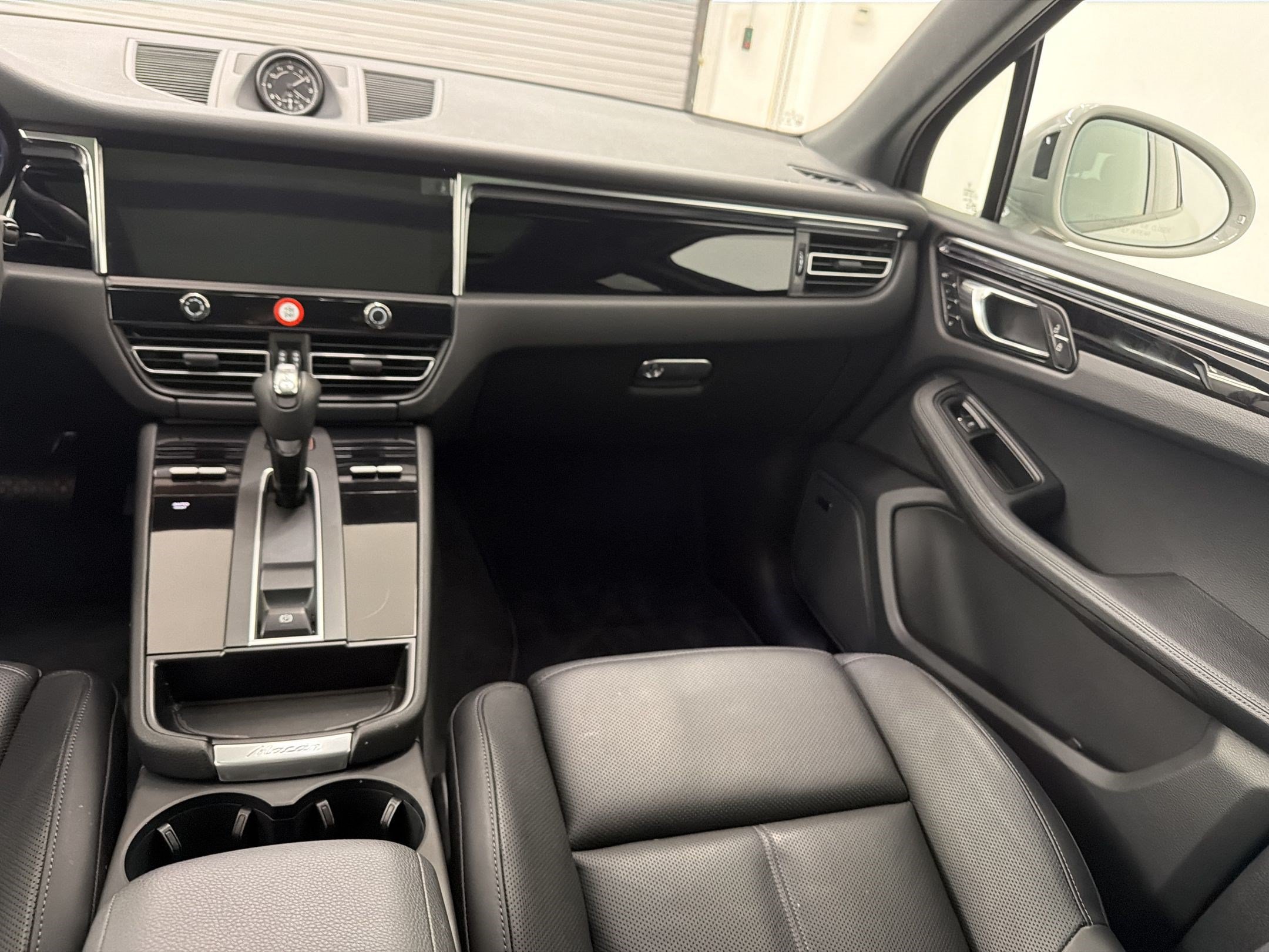 Used 2026 Porsche Macan AWD/4WD image 30