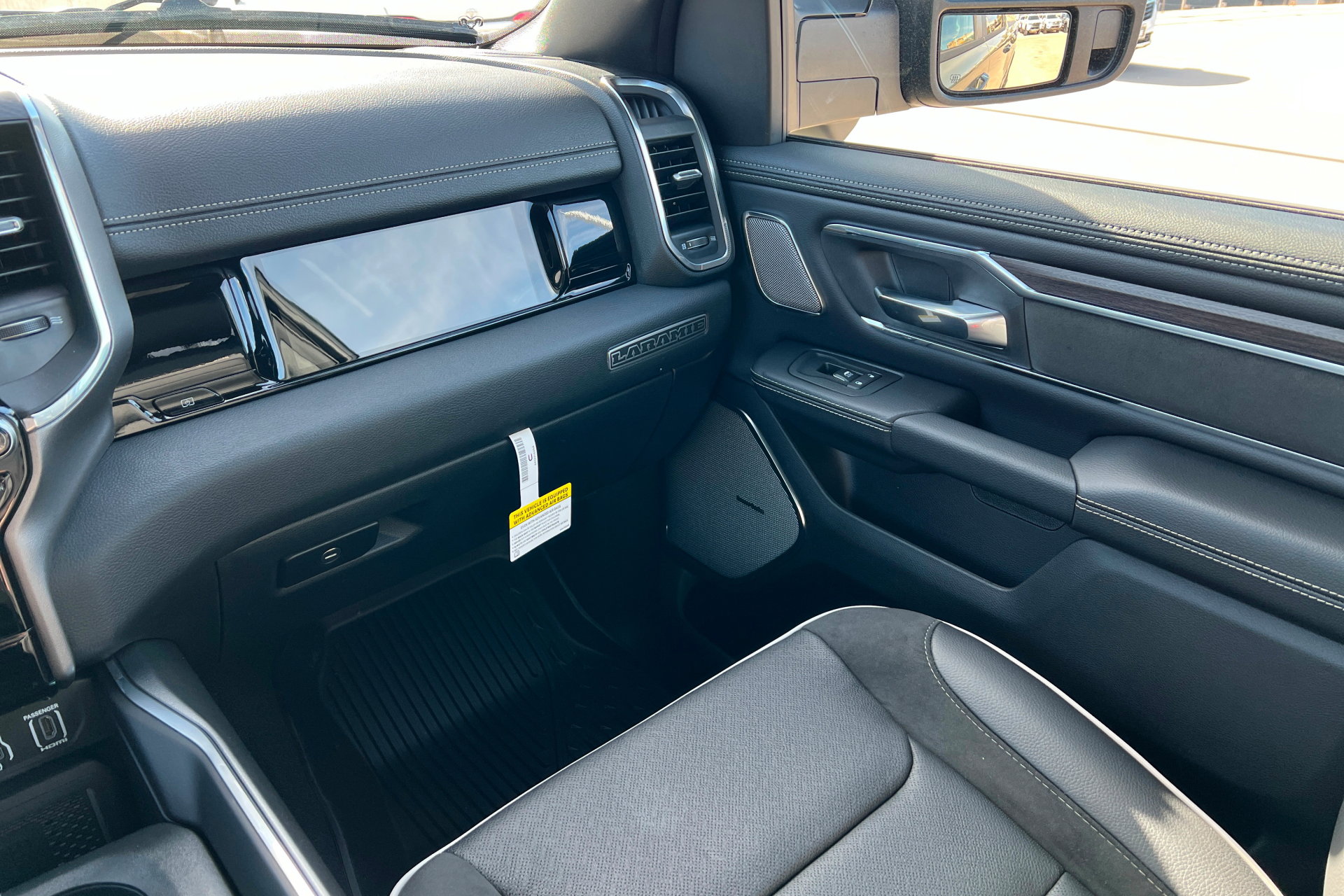 New 2026 RAM 1500 Laramie AWD/4WD image 10