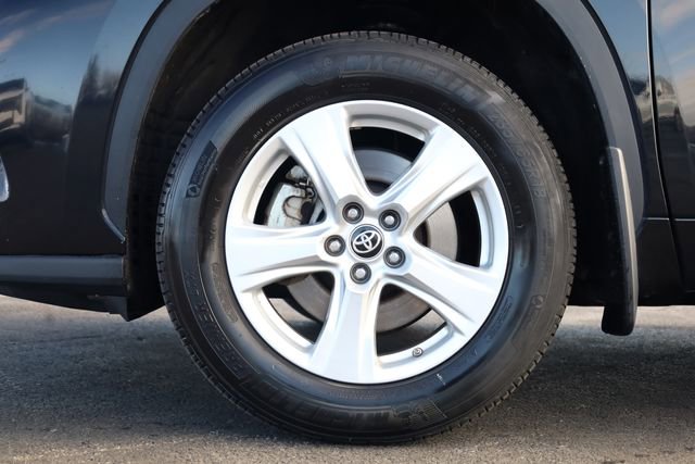 Used 2024 Toyota Highlander LE image 9