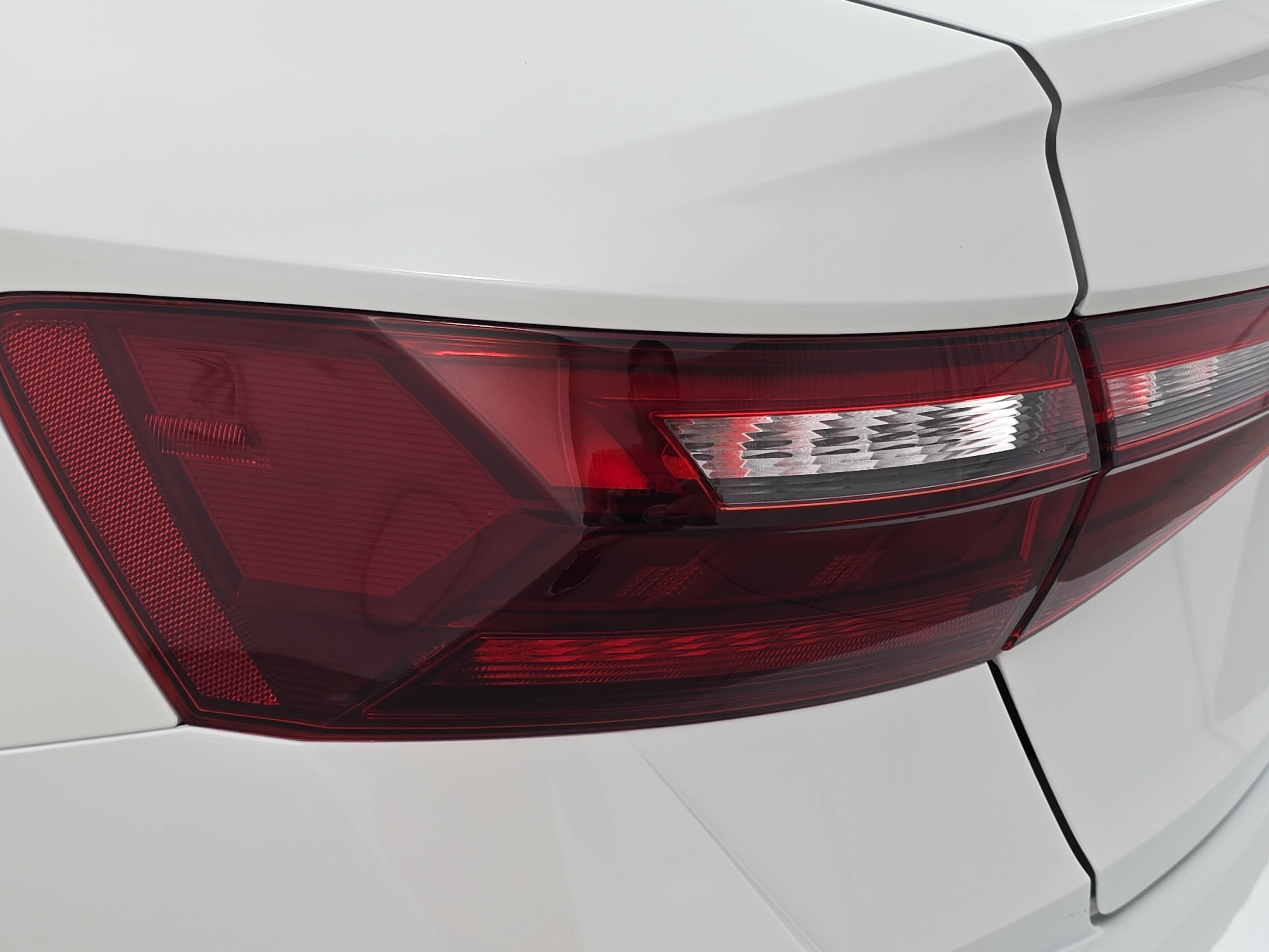 Certified 2025 Volkswagen Jetta SE w/ Sunroof Package FWD image 34