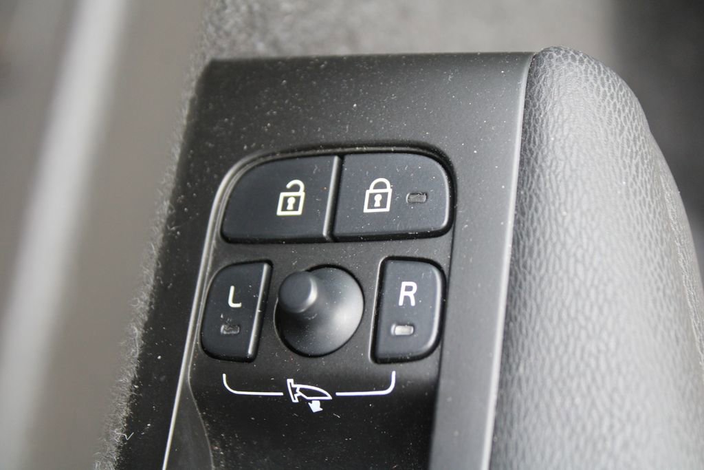 Used 2021 Volvo XC40 T5 R-Design image 21