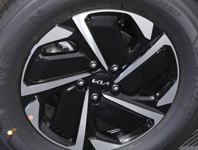 New 2025 Kia Sportage LX image 7