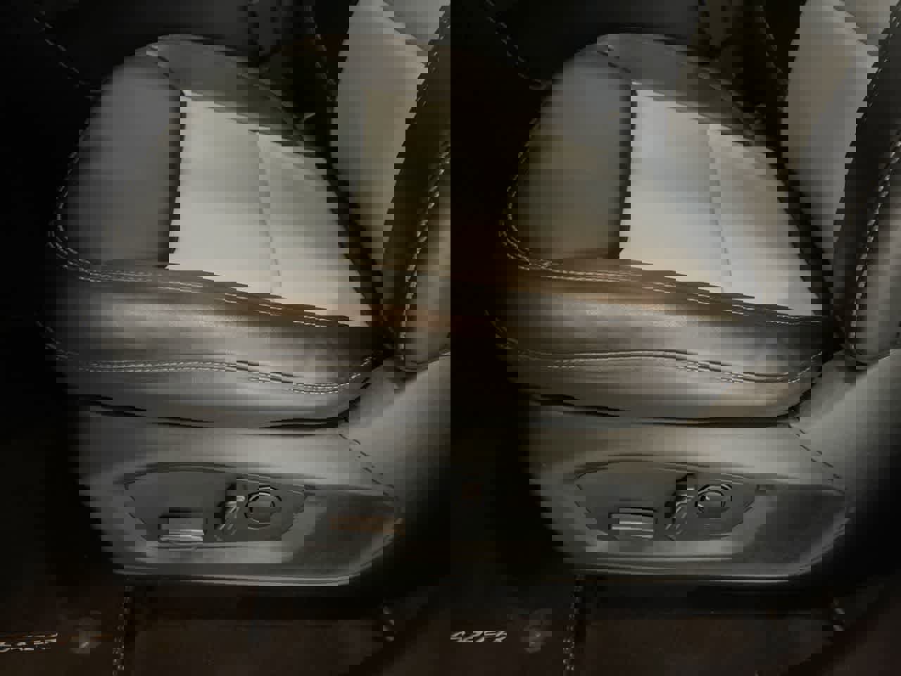 Used 2022 Ford Explorer XLT w/ Equipment Group 202A image 12