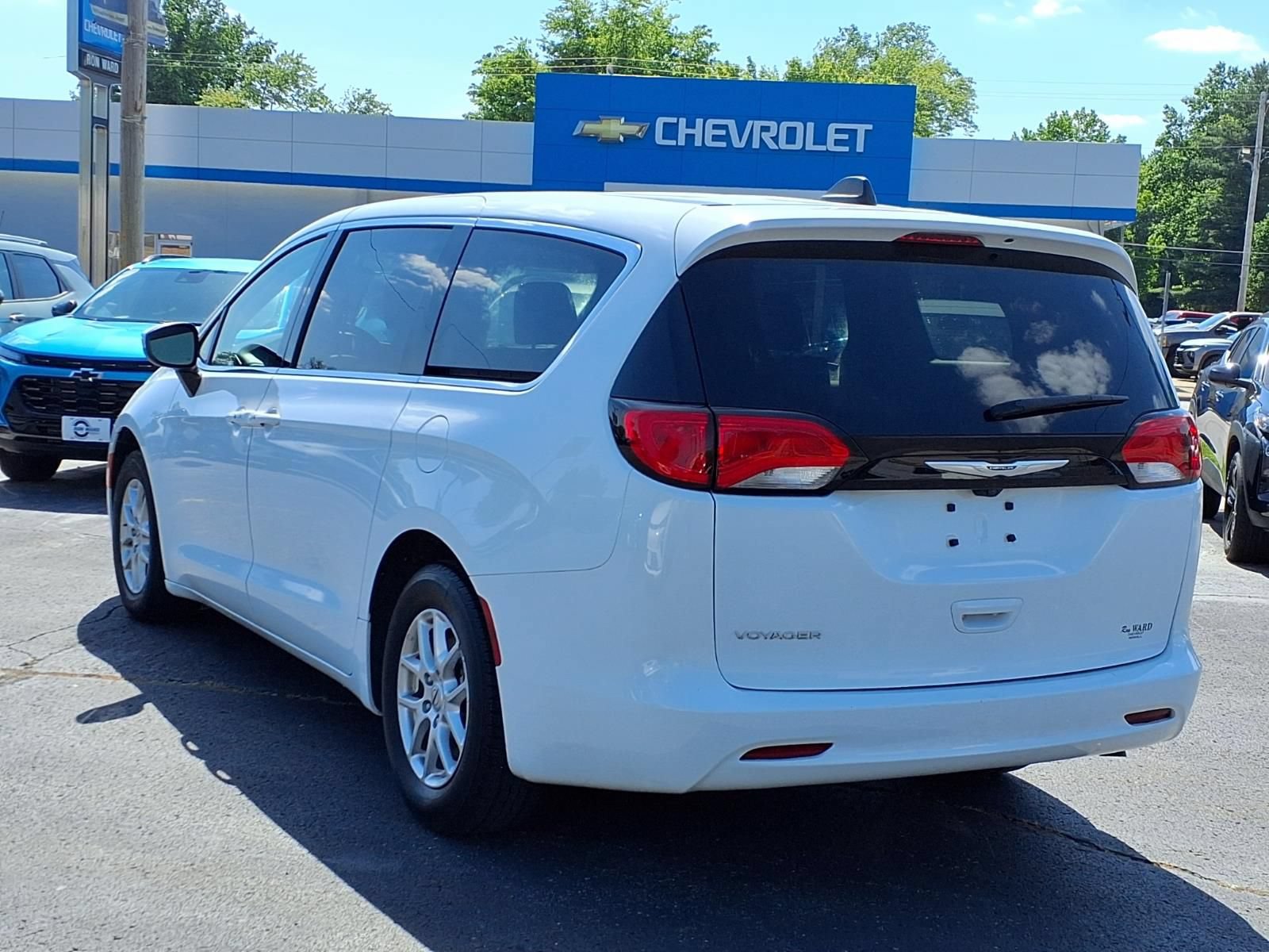 Used 2023 Chrysler Voyager LX FWD image 2