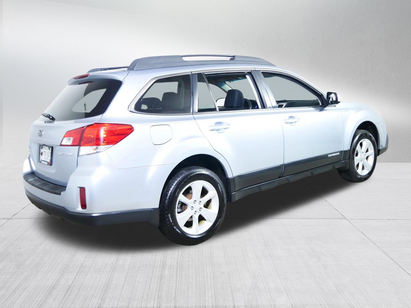 Used 2013 Subaru Outback 2.5i Premium AWD/4WD image 7
