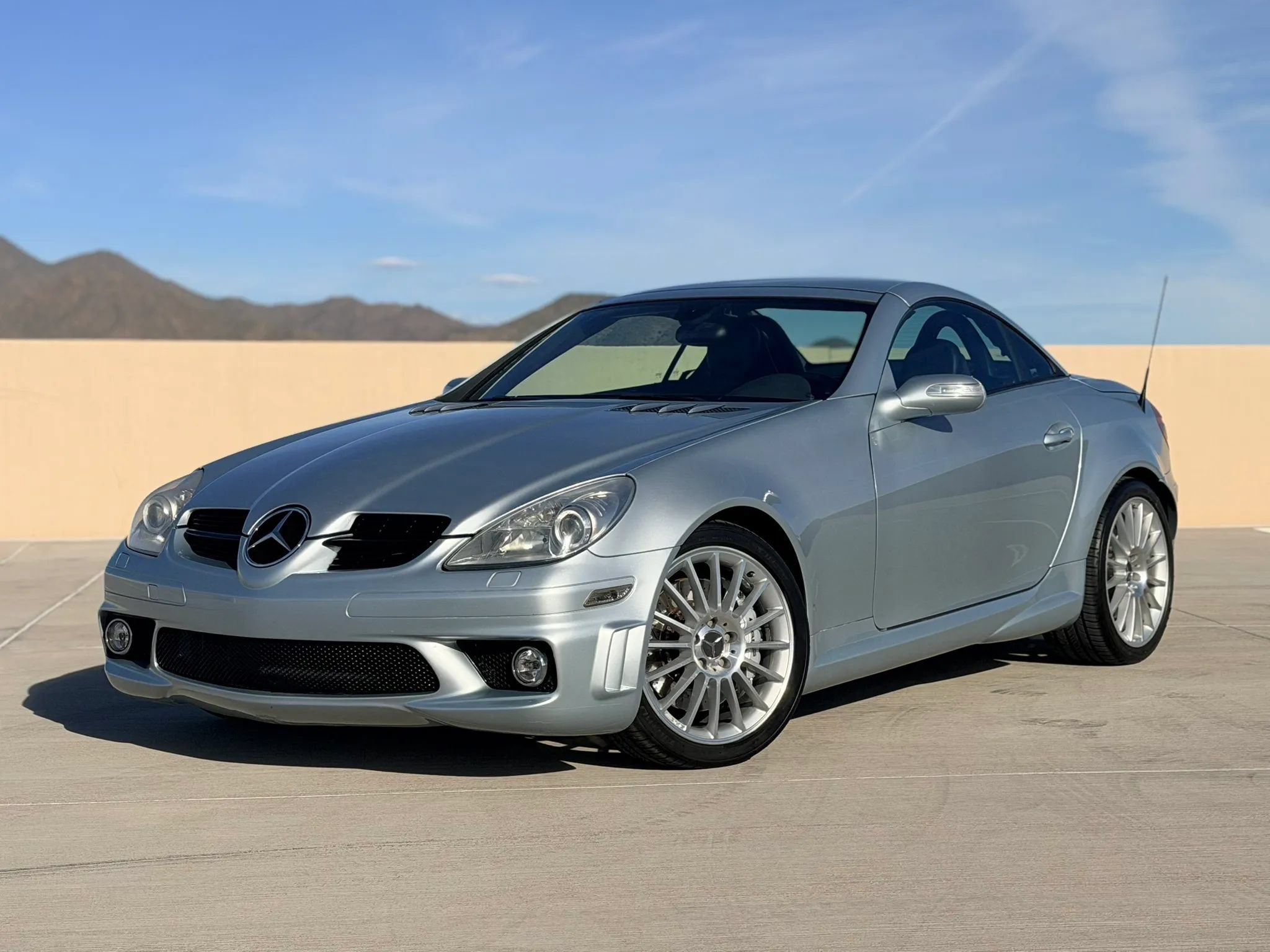 Used 2005 Mercedes-Benz SLK 55 AMG image 4