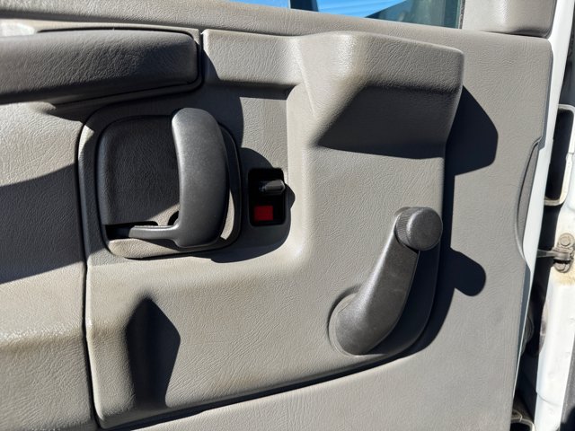 Used 2011 Chevrolet Express 3500 RWD image 17