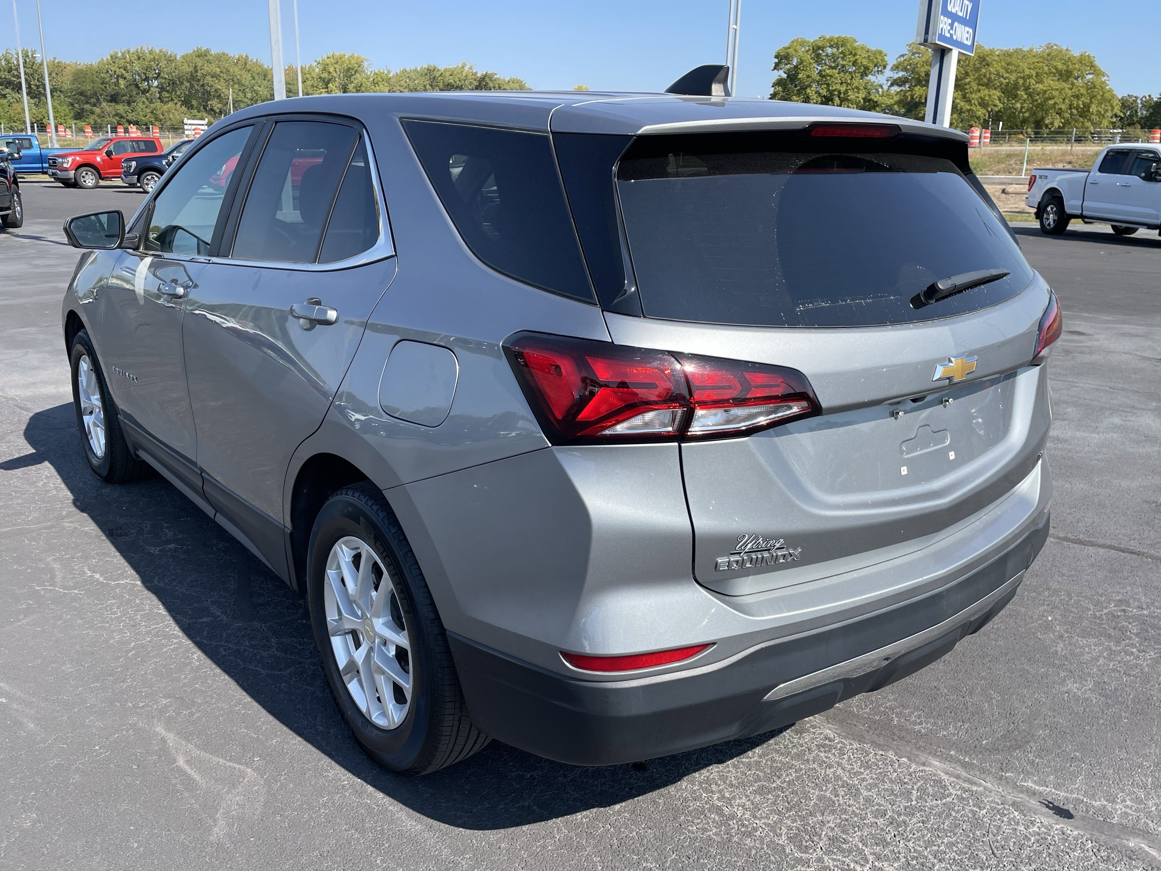 Used 2023 Chevrolet Equinox LT image 3