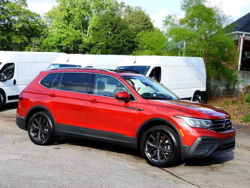 Used 2023 Volkswagen Tiguan SE w/ Panoramic Sunroof Package image 23