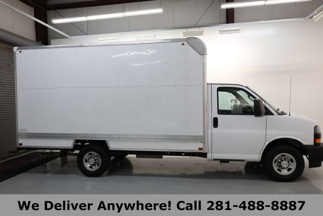 Used 2022 Chevrolet Express 3500 w/ Driver Convenience Package RWD image 3
