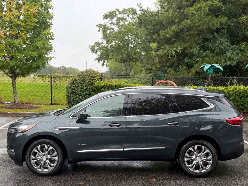 Used 2019 Buick Enclave Avenir w/ Avenir Technology Package FWD image 2