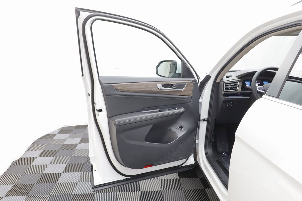 New 2026 Volkswagen Atlas SEL image 5