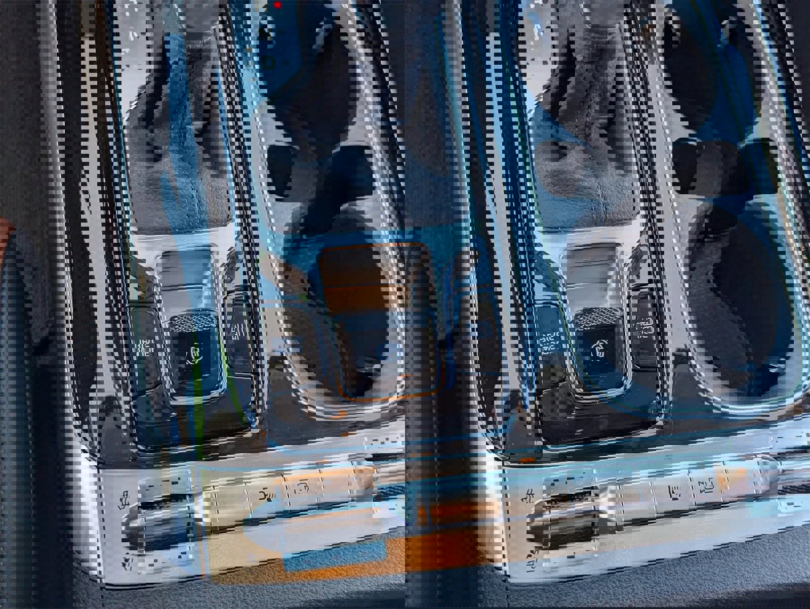 Used 2024 Kia Carnival SX image 25