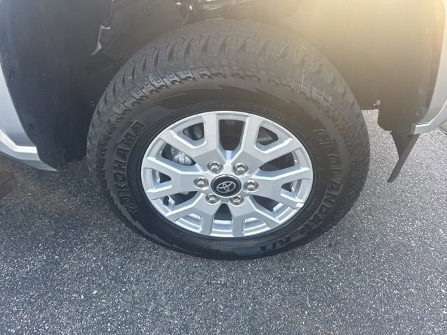 Used 2025 Toyota Tacoma SR5 w/ SR5 Upgrade Package AWD/4WD image 29