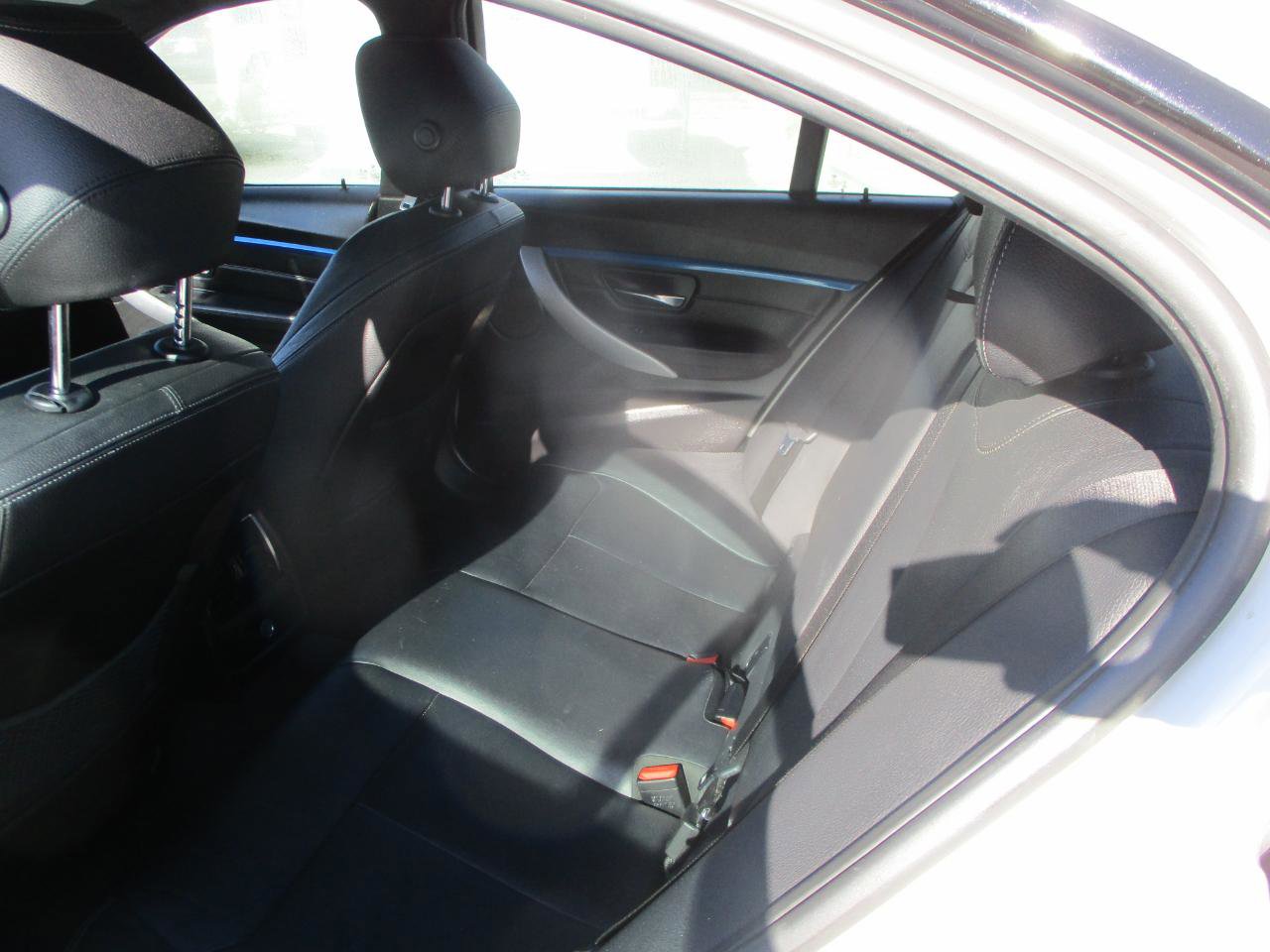 Used 2017 BMW 330e image 12