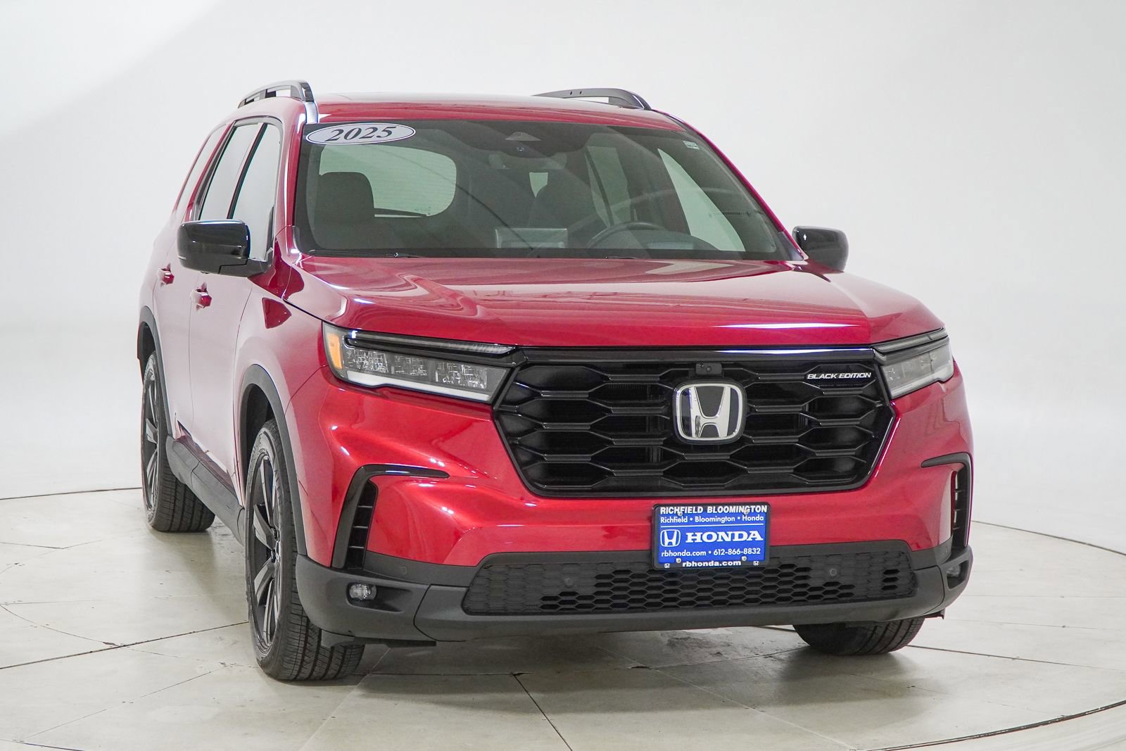 Certified 2025 Honda Pilot Black Edition image 19