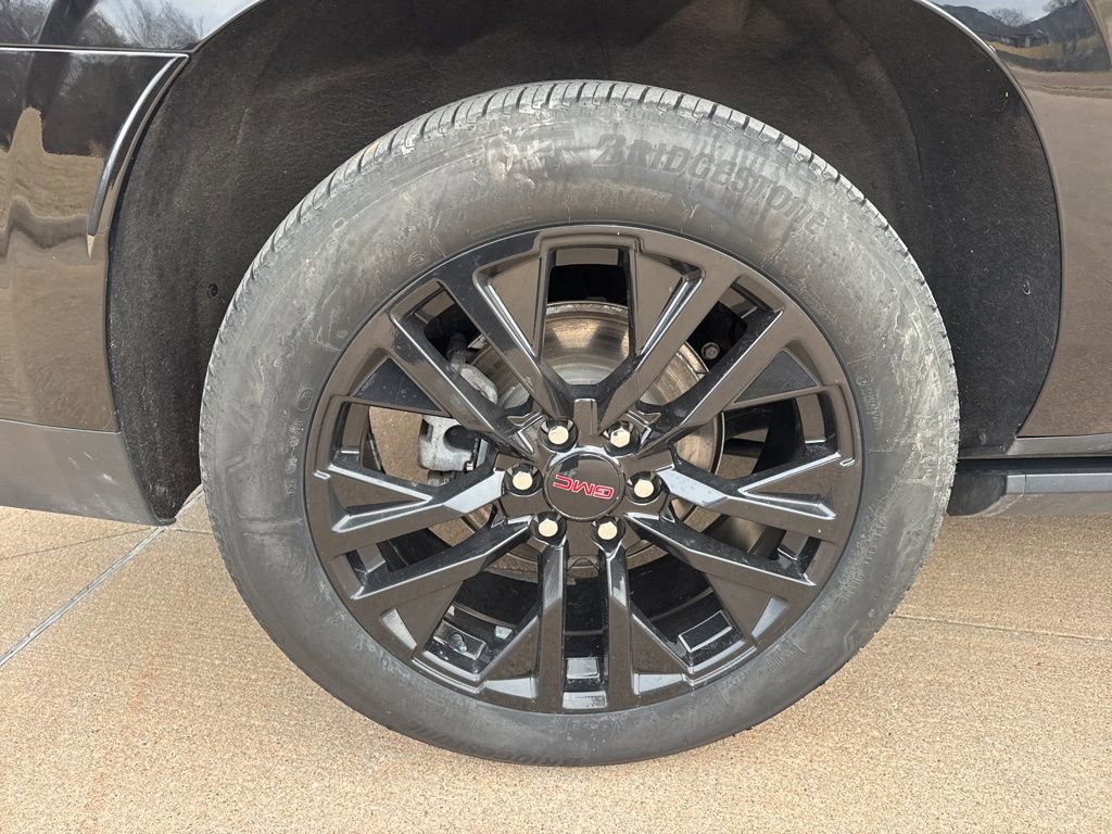 Used 2022 GMC Yukon XL Denali w/ Denali Premium Package image 11