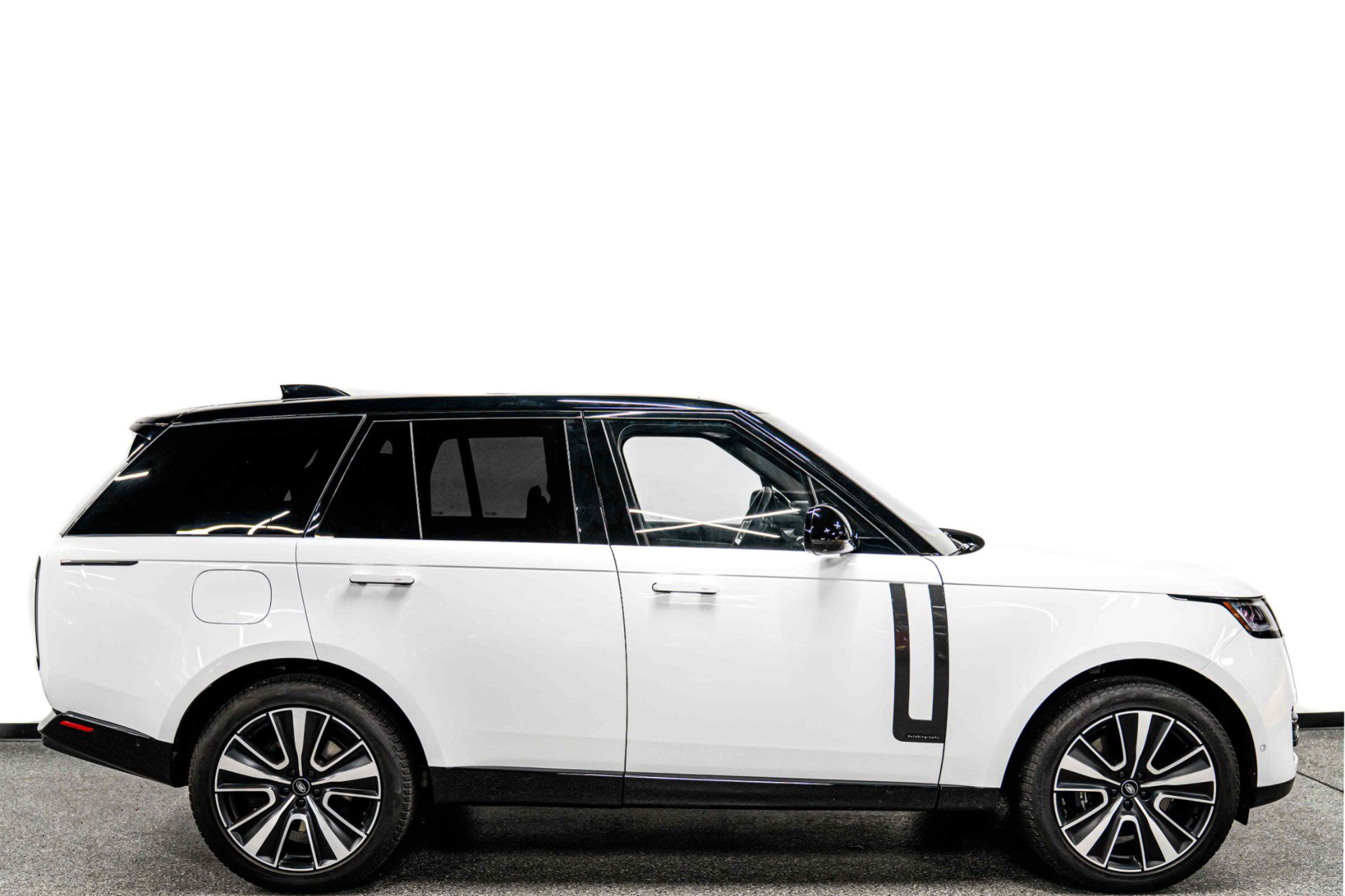 Used 2024 Land Rover Range Rover Autobiography AWD/4WD image 2